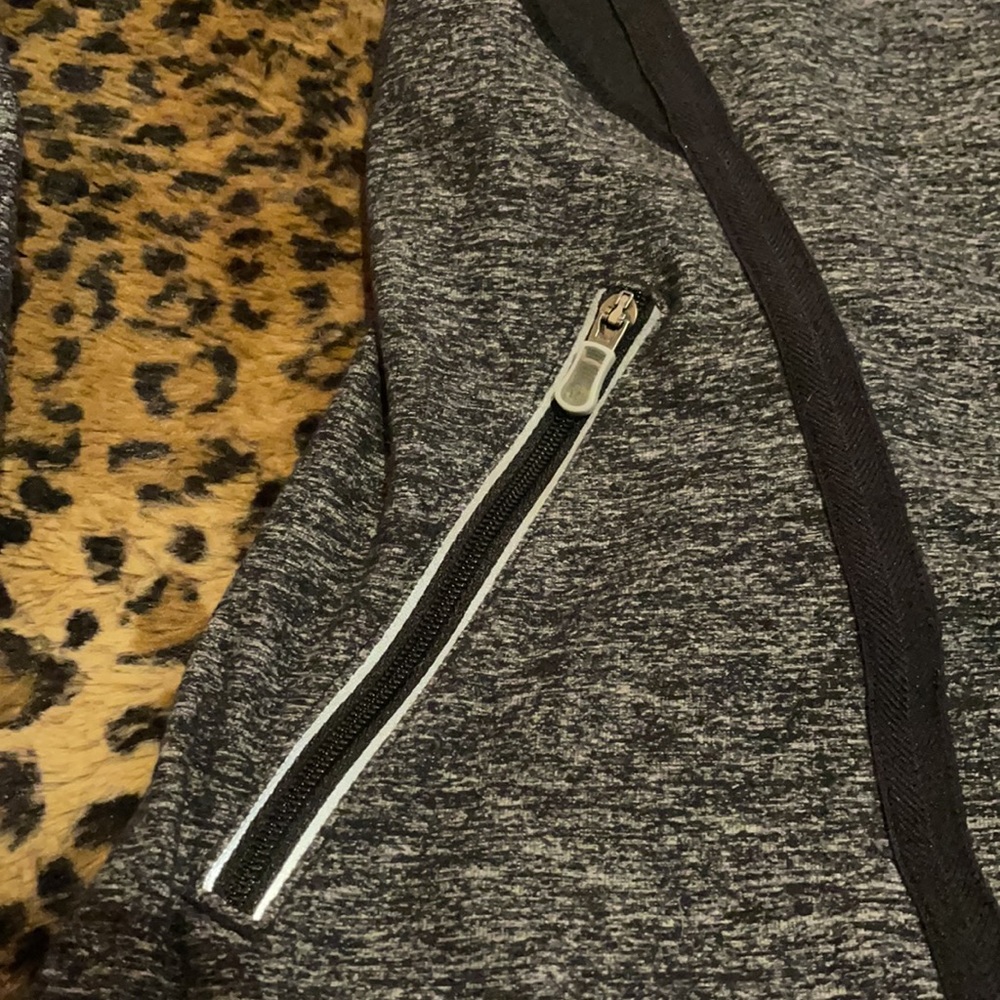 Women’s lululemon athletic/running quarter zip - Picture 6 of 6